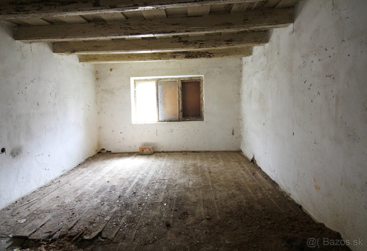 Predám rodinný dom za cenu pozemku v obci Drážovce pri K - 3