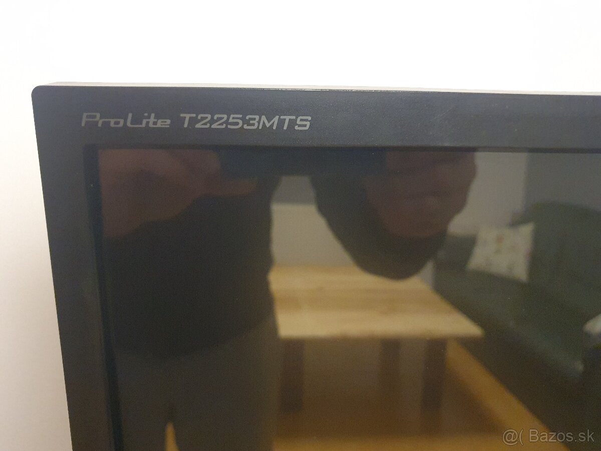 Dotykovy monitor iiyama - 3