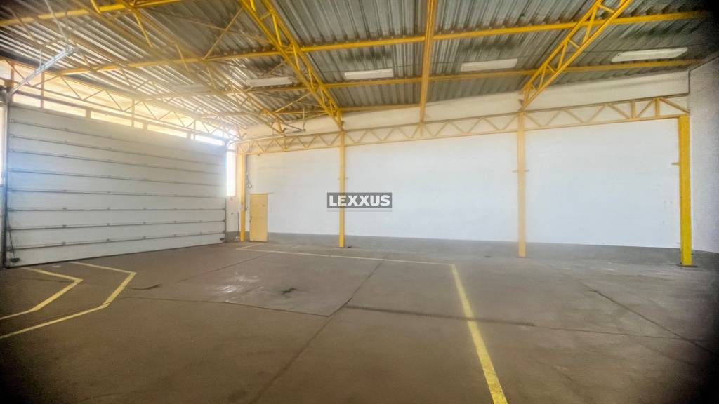 | komfortná skladová hala s parkovaním v areáli, Pod. Biskup - 3