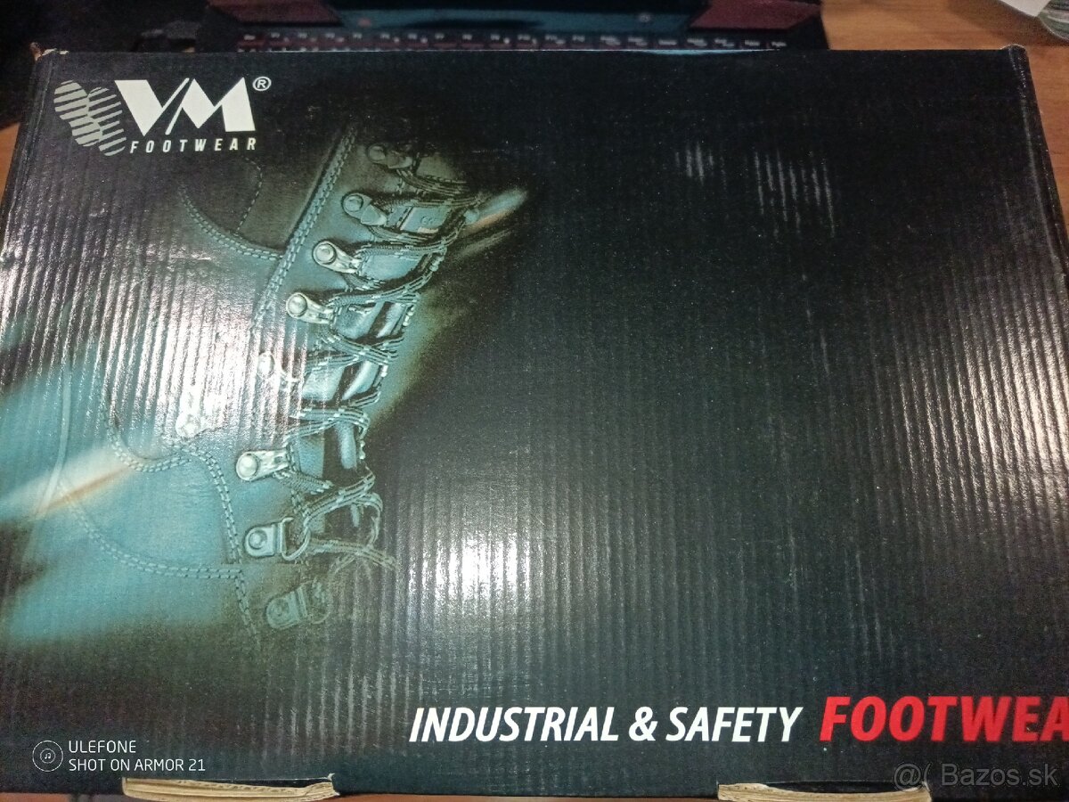 Zateplená pracovná obuv veľkosť 46 - 3