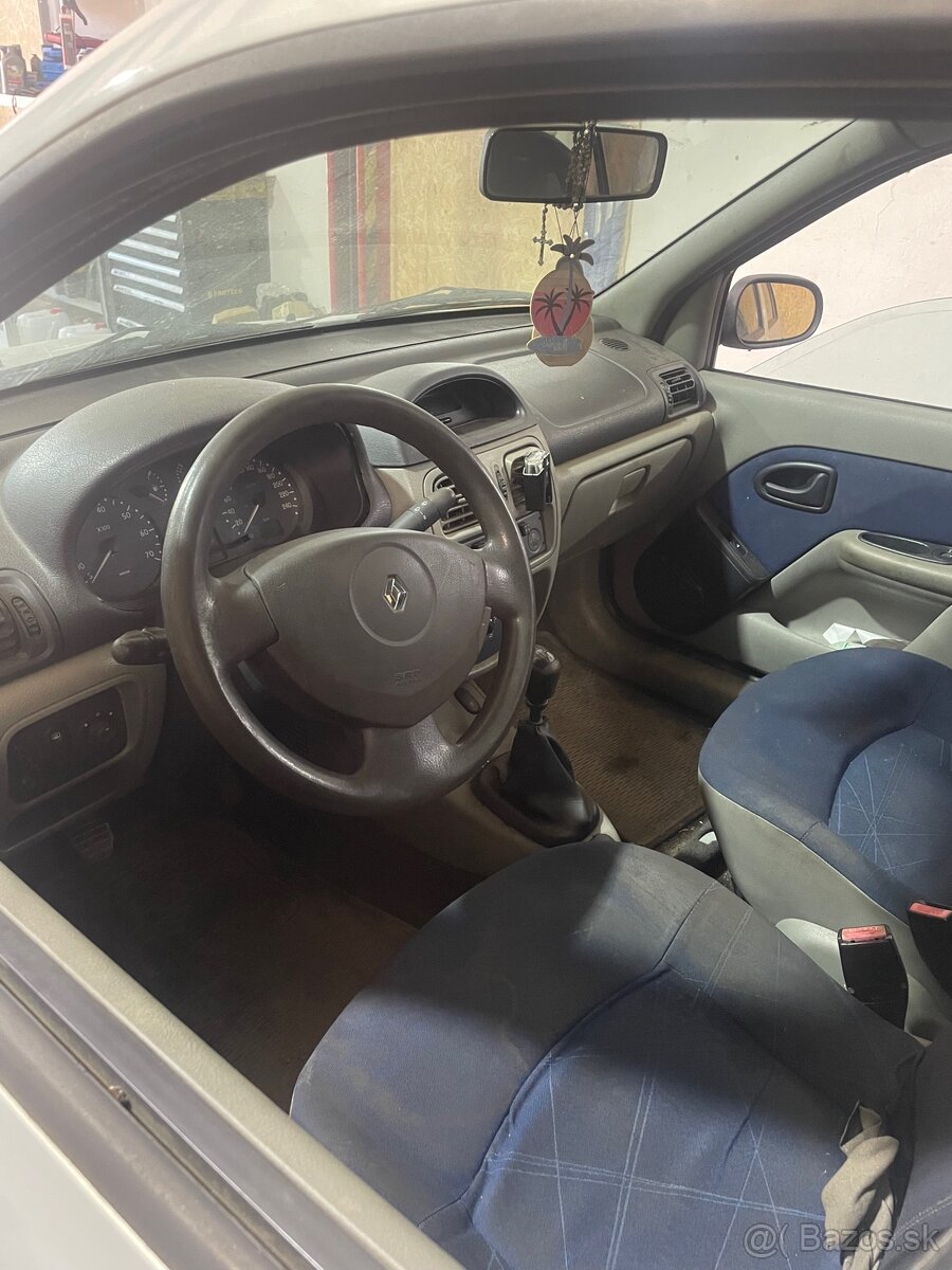 Renault Thália 1.4 - 3