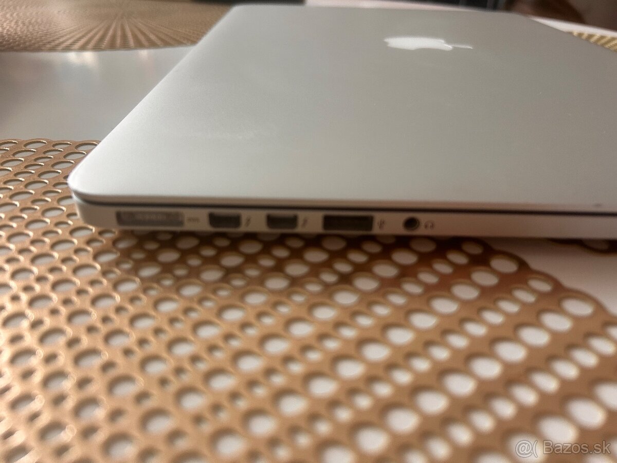 Apple MacBook Pro (Retina, 15-palcový) - 3