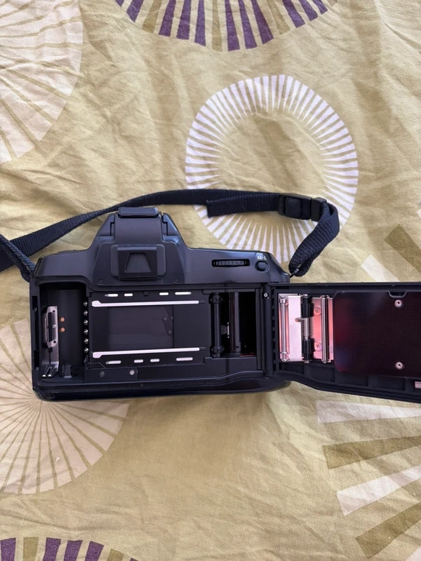 Nikon F70/N70 - 3