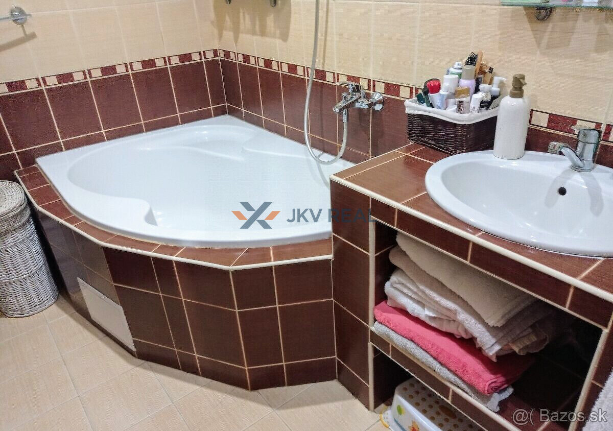 Predaj: Priestranný 3-izbový Byt s Balkónom na Vyhľadávanom - 3