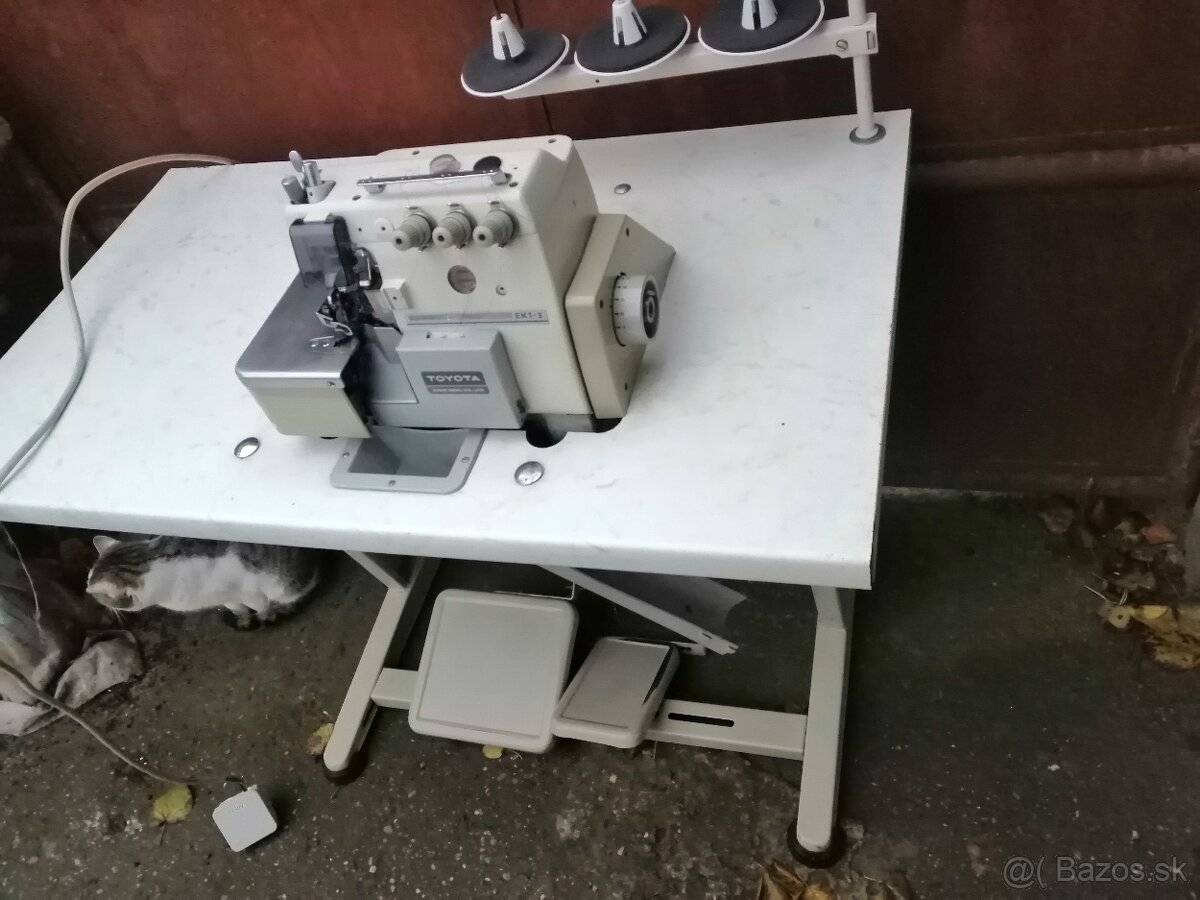 Overlock trojniťový Toyota - 3