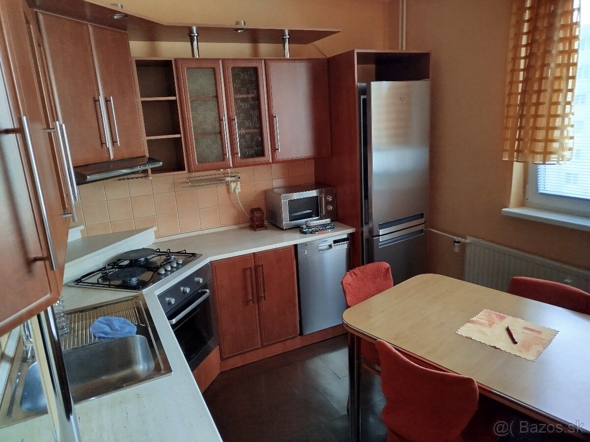 Prenajom 3 izbového bytu - 3