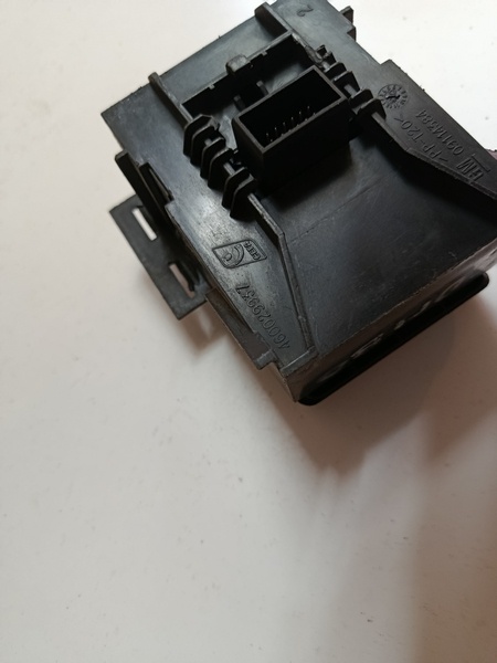 vypinac svetiel opel corsa 09114384 20€ - 3