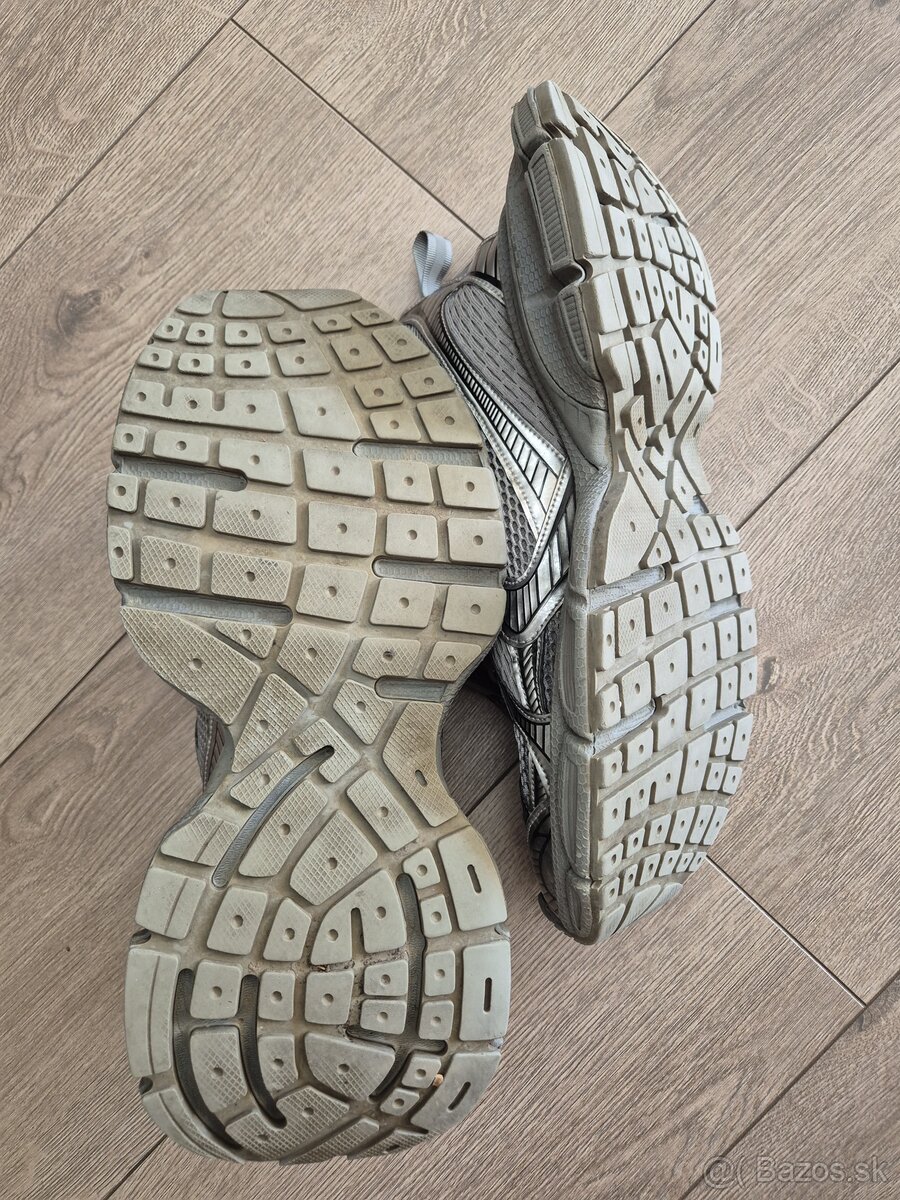 Balenciaga - 3
