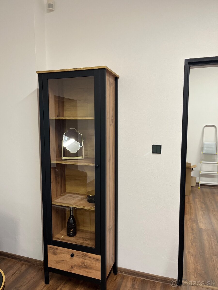 Vitrína - 3