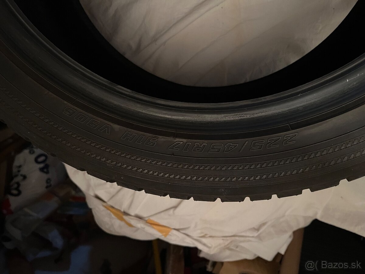 Gumy yokohama 225/45 R17 - 3