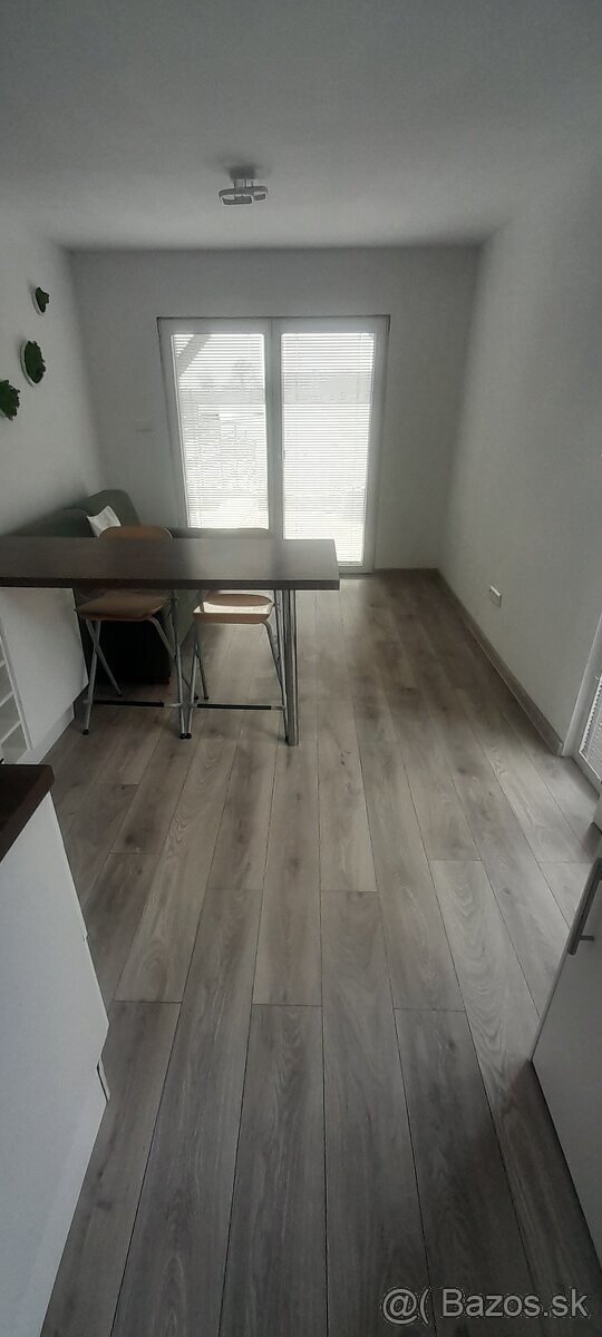 Chatka pri jazere - 3