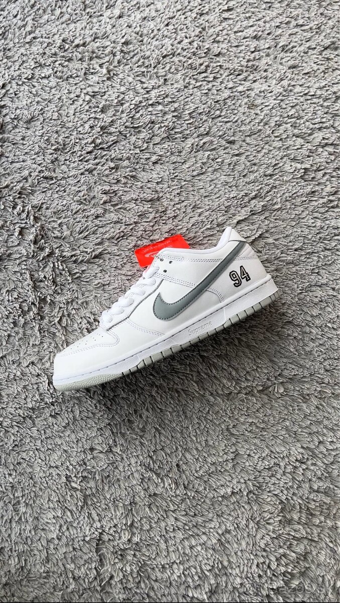 Nike SB Dunk Low Supreme 95 White Metallic Silver - 3