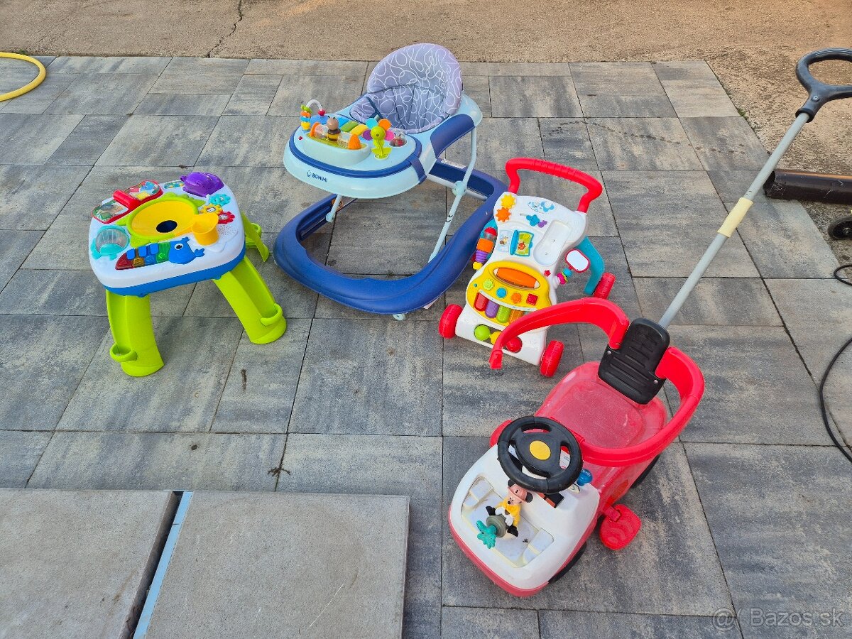 Hračky a ikea stolička - 3