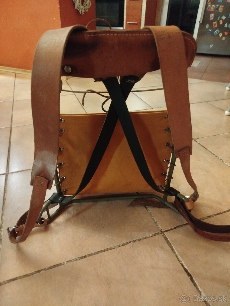 Starý kožený turistický nosič - 3