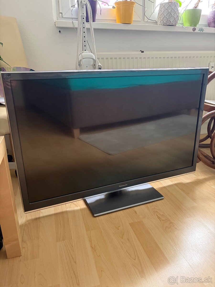 Panasonic TX-L42ET5E - 3