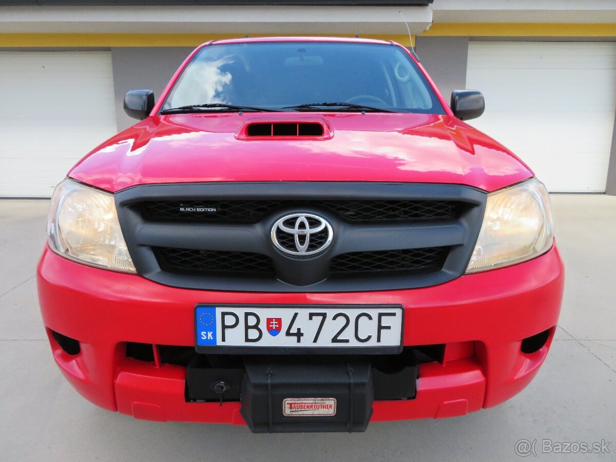 TOYOTA HILUX 2.5 D-4D // 230000KM // 4X4 // SR // 1.MAJITEĽ