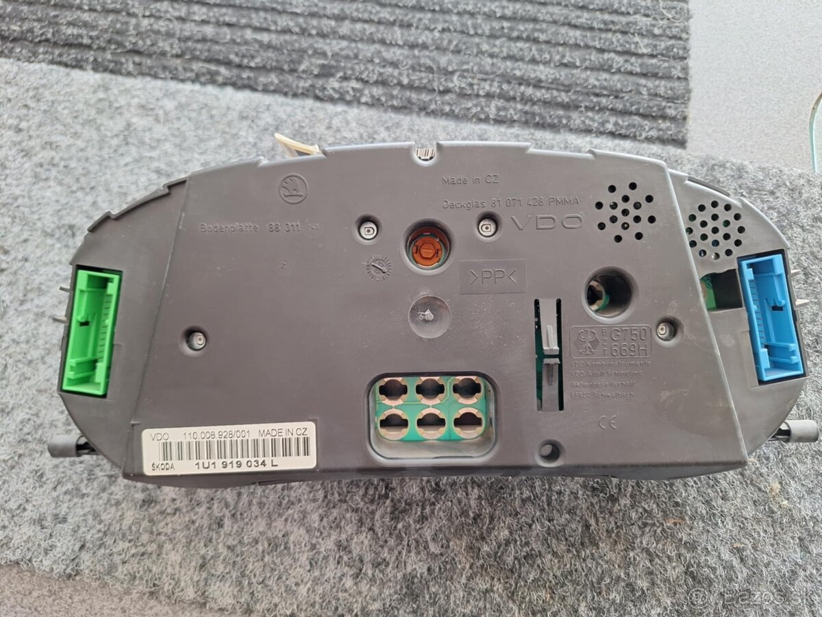 prístrojová doska + otáčkomery Octavia 1 - 3