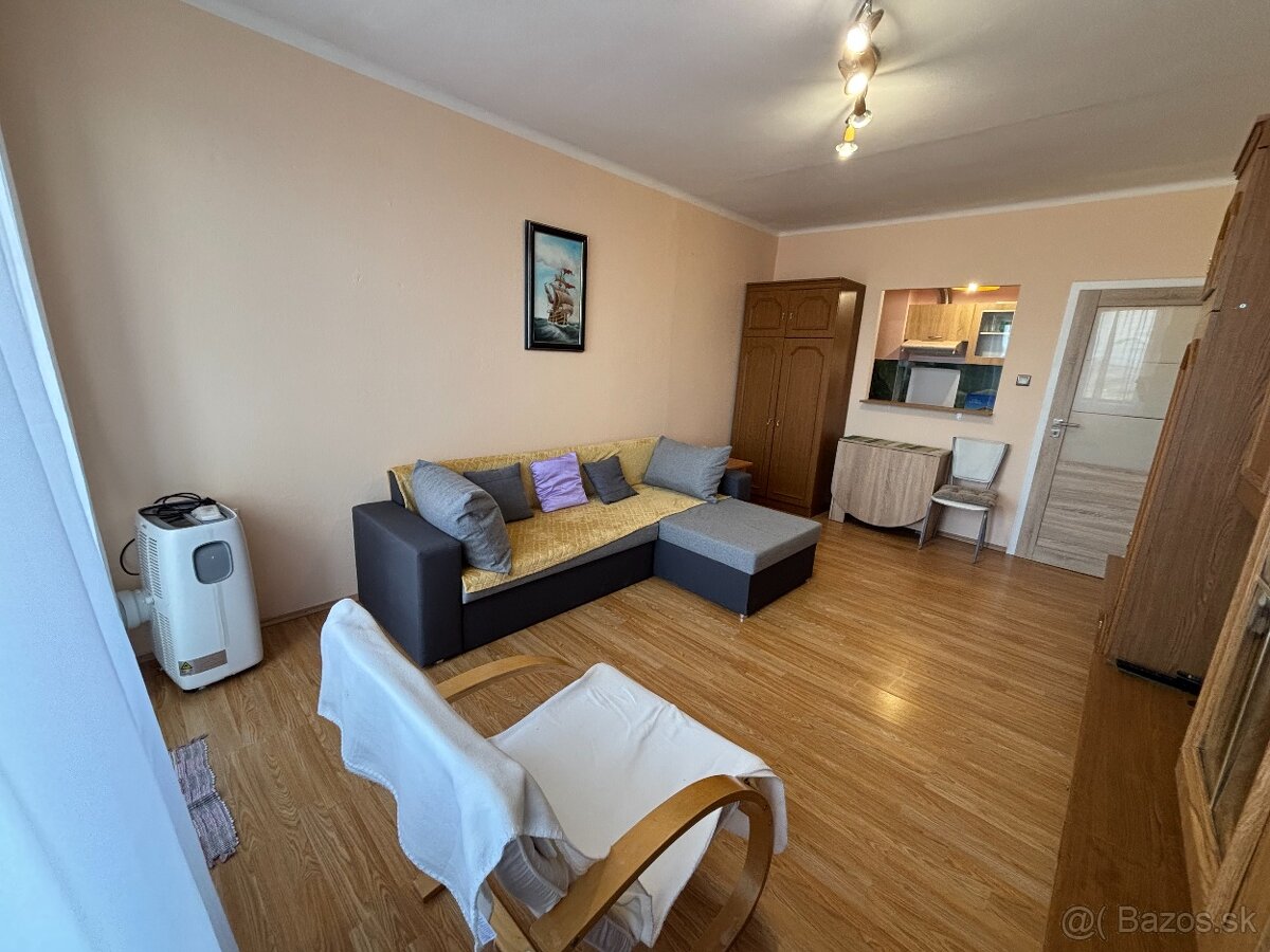Zariadená garsónka na Saratovskej ulici (JUH) na prenájom - 3