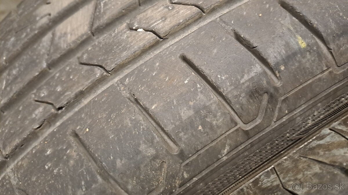 Predám 4ks jazdene letné 215/65r17-99V Hankook - 3