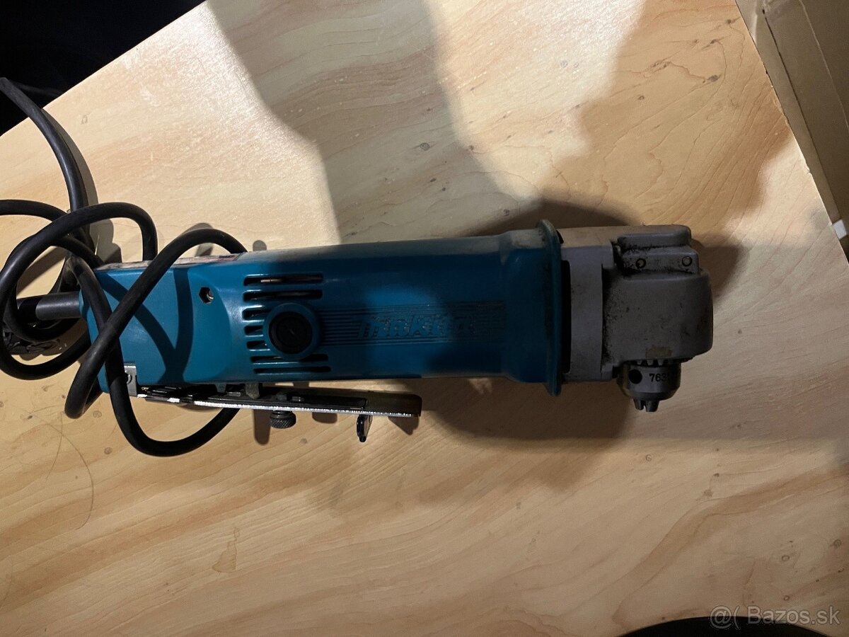 Uhlová vŕtačka Makita, model DA 3000 R - 3