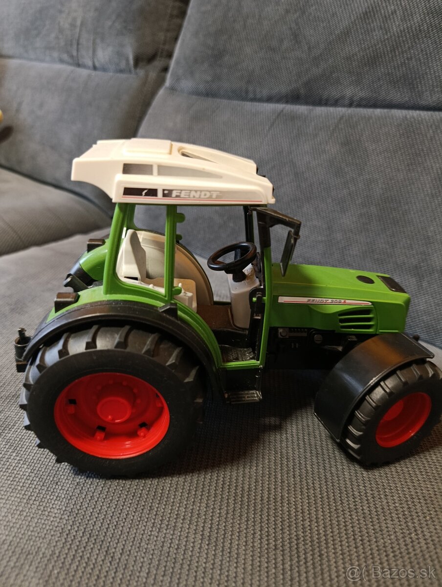 Bruder Zelený Traktor Fendt - 3