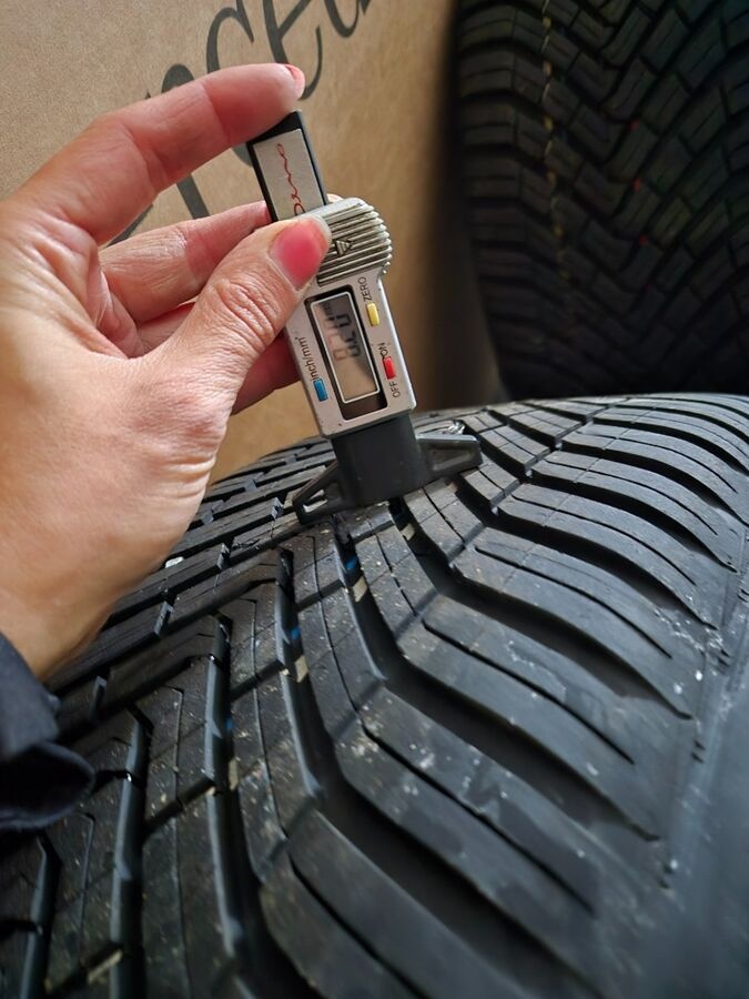 celoroční pneu Continental 255/45 R19 - 3