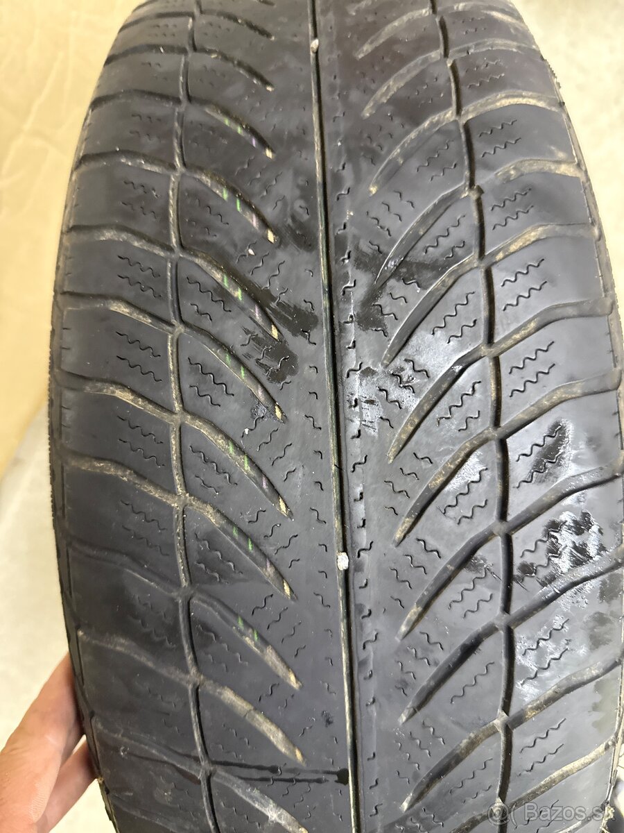 205/60R16 - 3