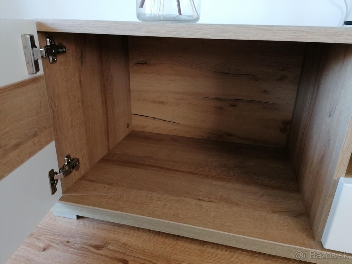 predam obyvaciu stenu so stolom - 3