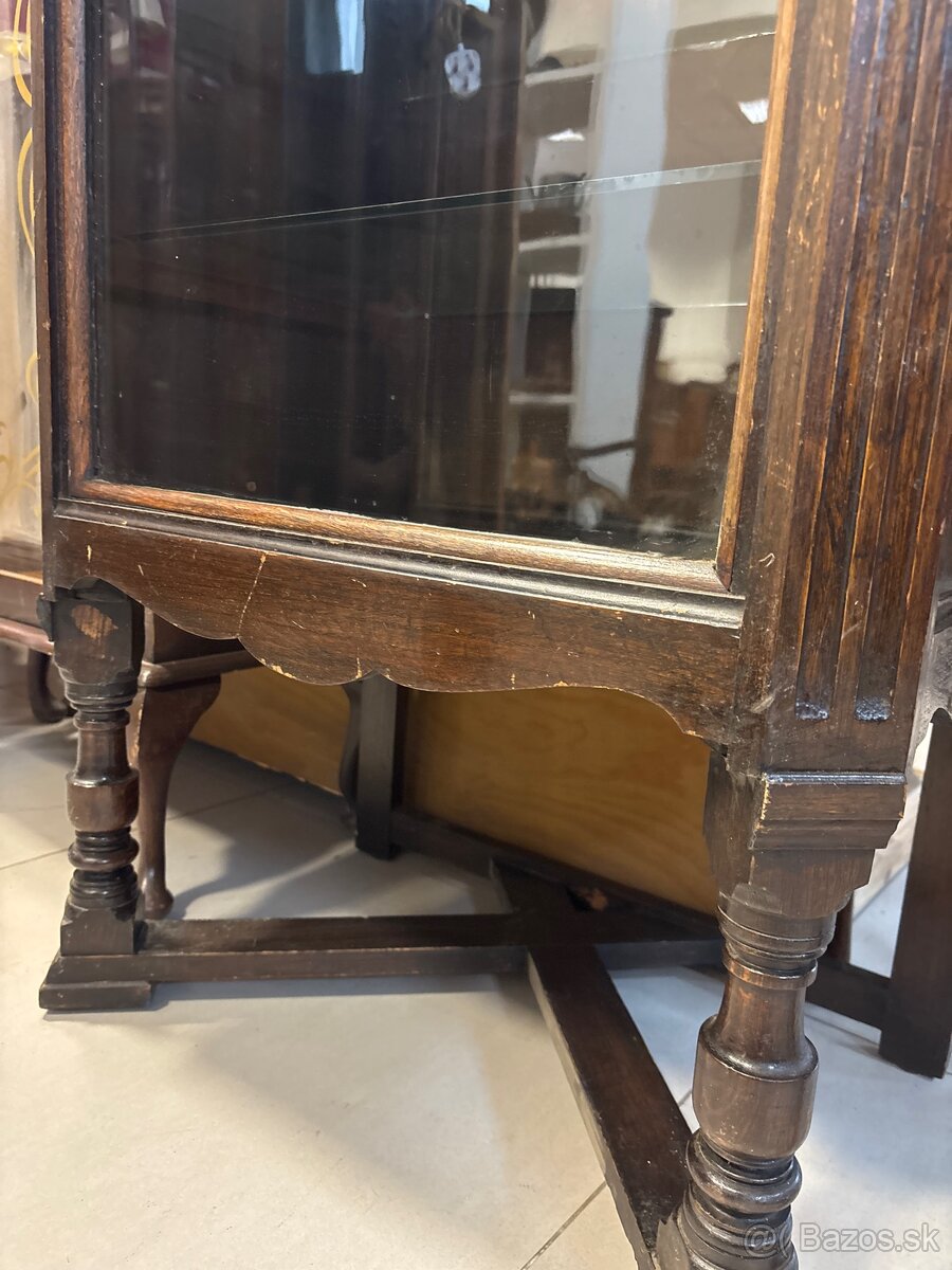 Antická vyrezávaná vitrína - 3