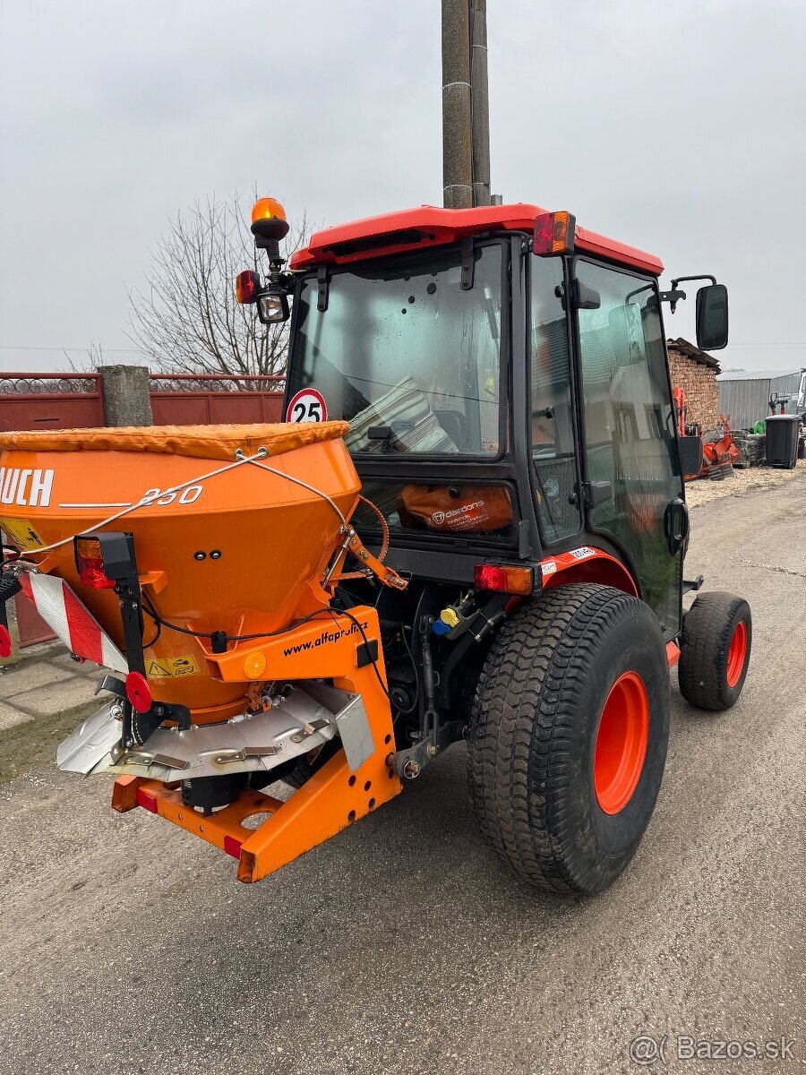 Traktor Kubota b3030 s príslušenstvom a s ŠPZ - 3