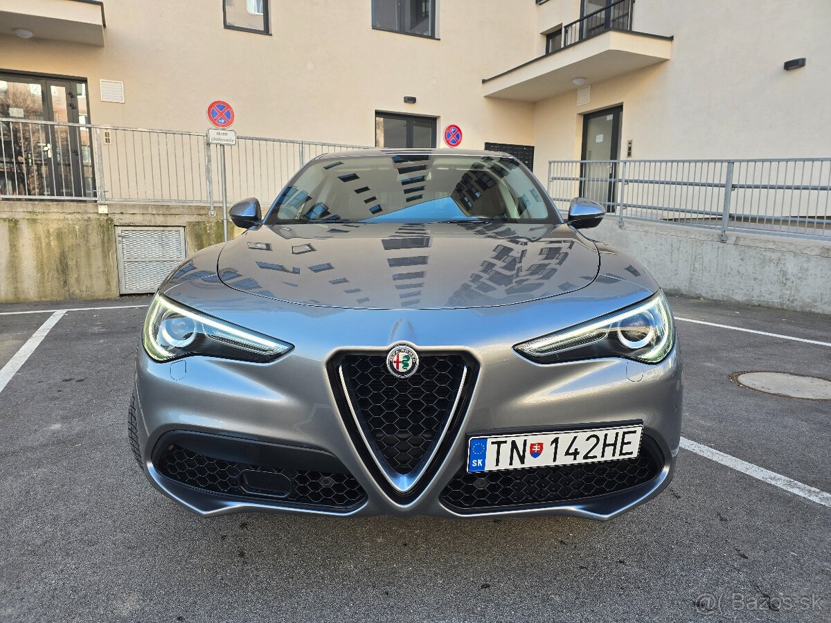 Alfa Romeo Stelvio 2.0 Q4 280ps - 3