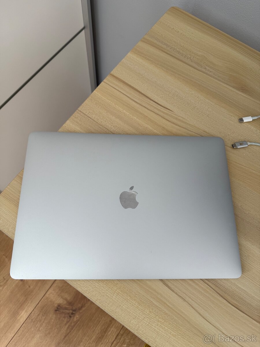 Apple MacBook Pro 15” 2017 - 3