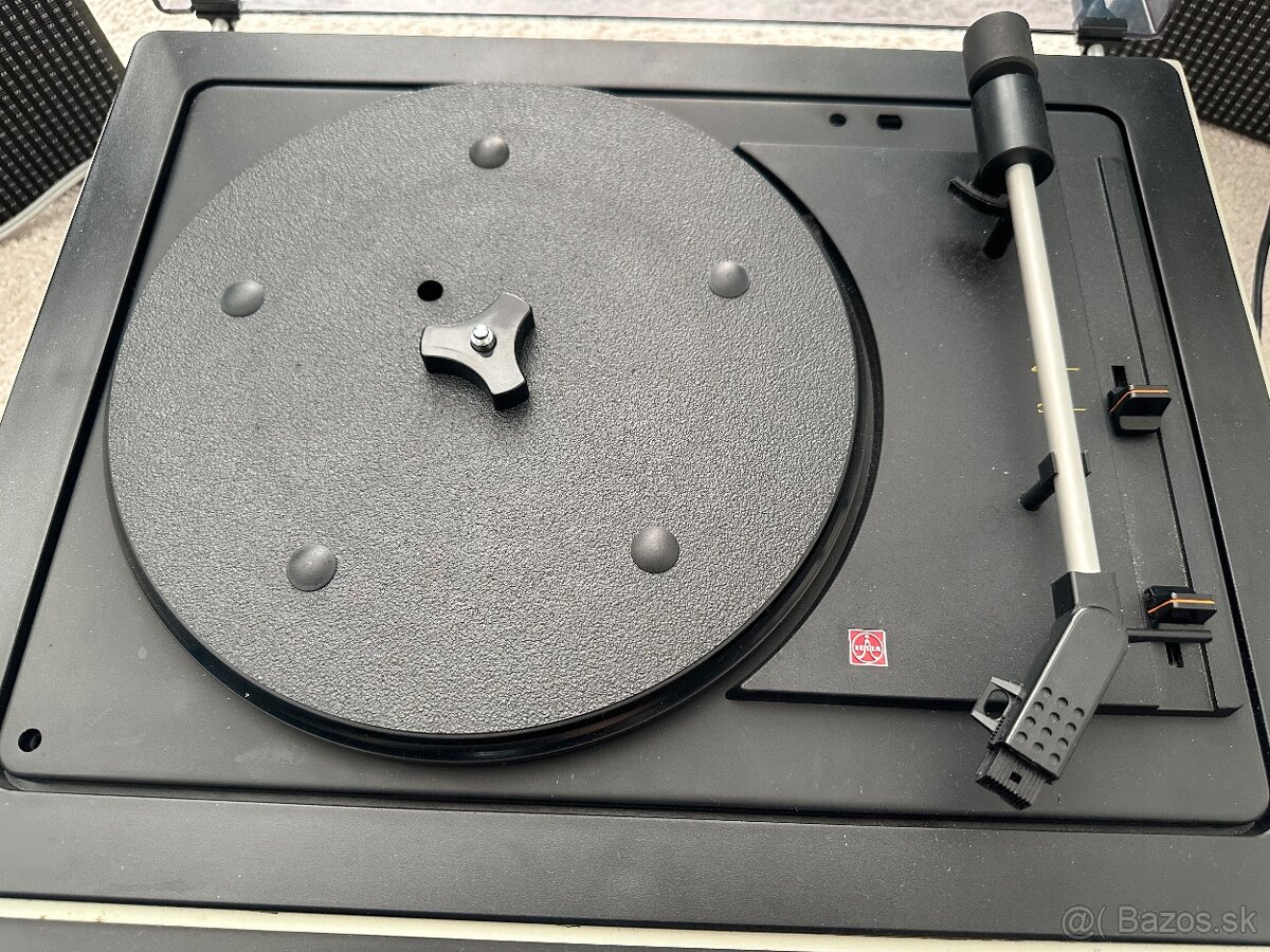 Stary gramofon Tesla model NCZ-040 - 3