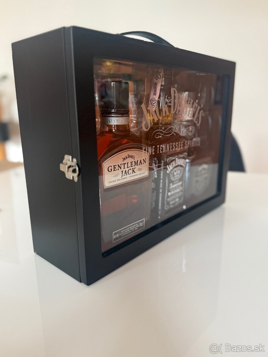 Exkluzívny Jack Daniel’s set v sklenenej vitríne - 3