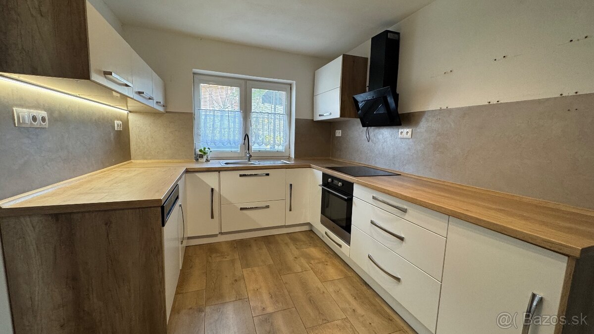 Priestranný zrekonštruovaný rodinný dom na prenájom v Lozorn - 3