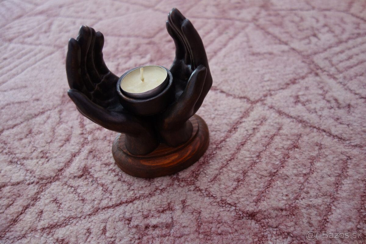 Svietnik na čajové sviečky - ruky - 3