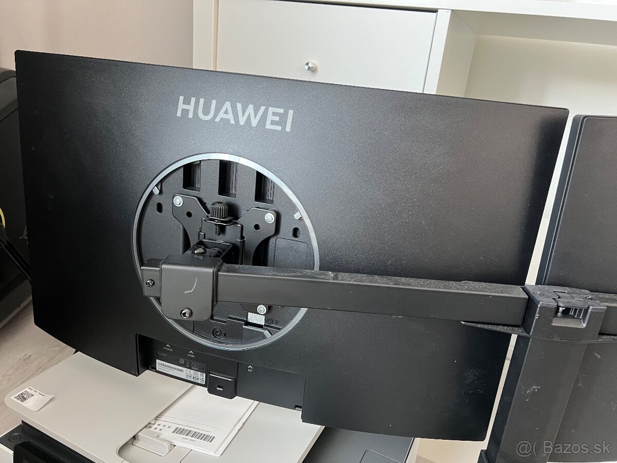 Profi krasny set dva 27 zakrivene monitory a kovovy stojan - 3