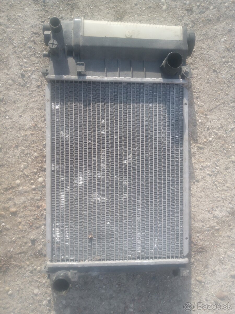 bmw E36 chladic na vodu - 3