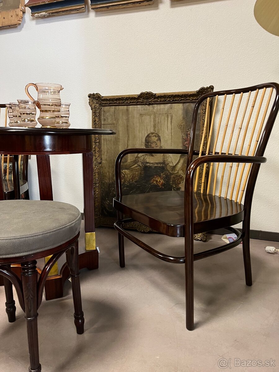 Okrúhly príručný stolík - 3