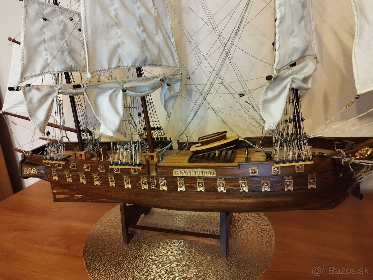 Model lode USS Constitution - 3
