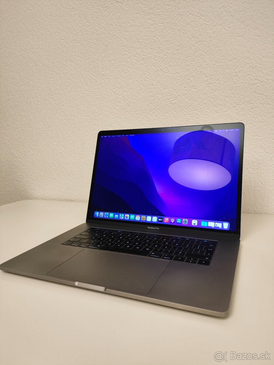 MacBook Pro 15 2016 | i7 • 16GB • 1TB SSD - 3