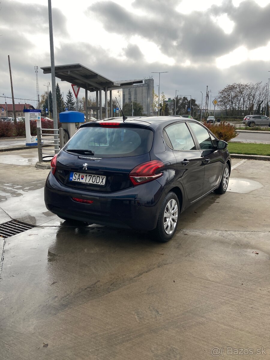 Peugeot 208 1,2 2018 91 352 km 6000€ - 3