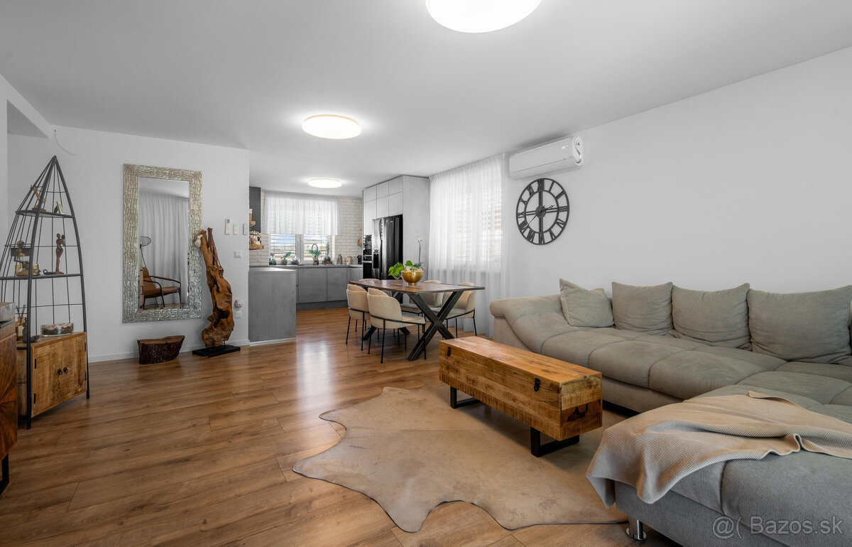 NA PREDAJ unikátny, samostatný 4-iz Rodinný dom priamo v DS - 3