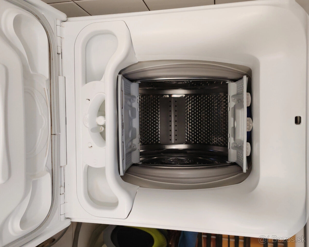 Funkčná práčka Elektrolux zhora plnená - 3