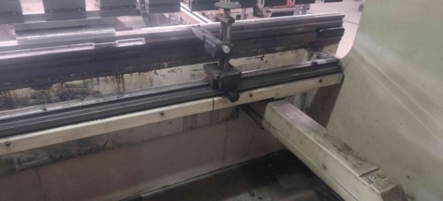 Prodáme Použitý ohraňovací lis E-30160, r. v. 2006 - 3