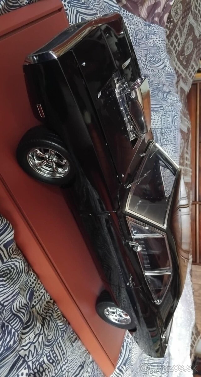 Dodge Chalanger R/T V MIERKE 1:8 - 3