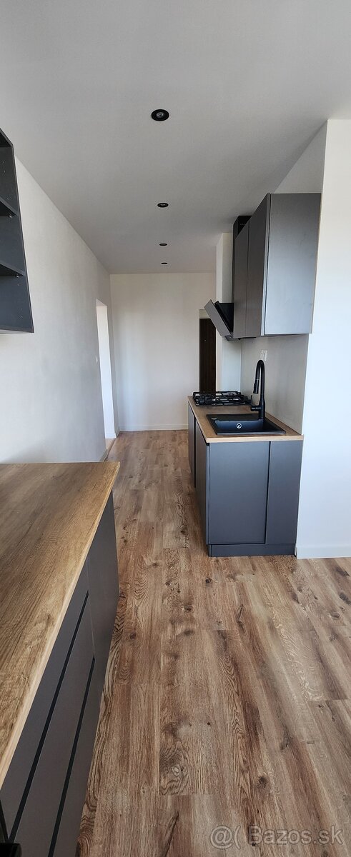 Ponúkame na predaj 2 izb.byt na sídlisku III. - 3