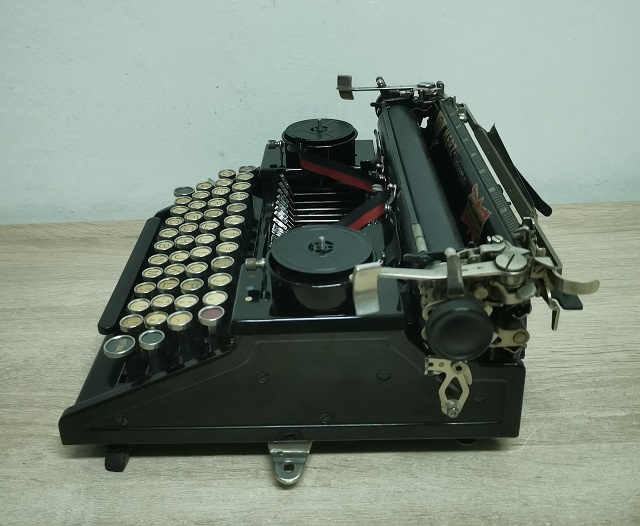 Starožitný písací stroj MERZ Universal z roku 1932 - 3