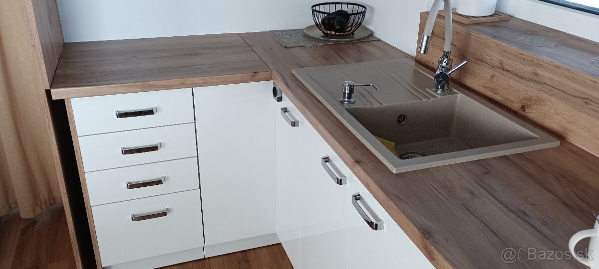 Kuchynská linka - 3