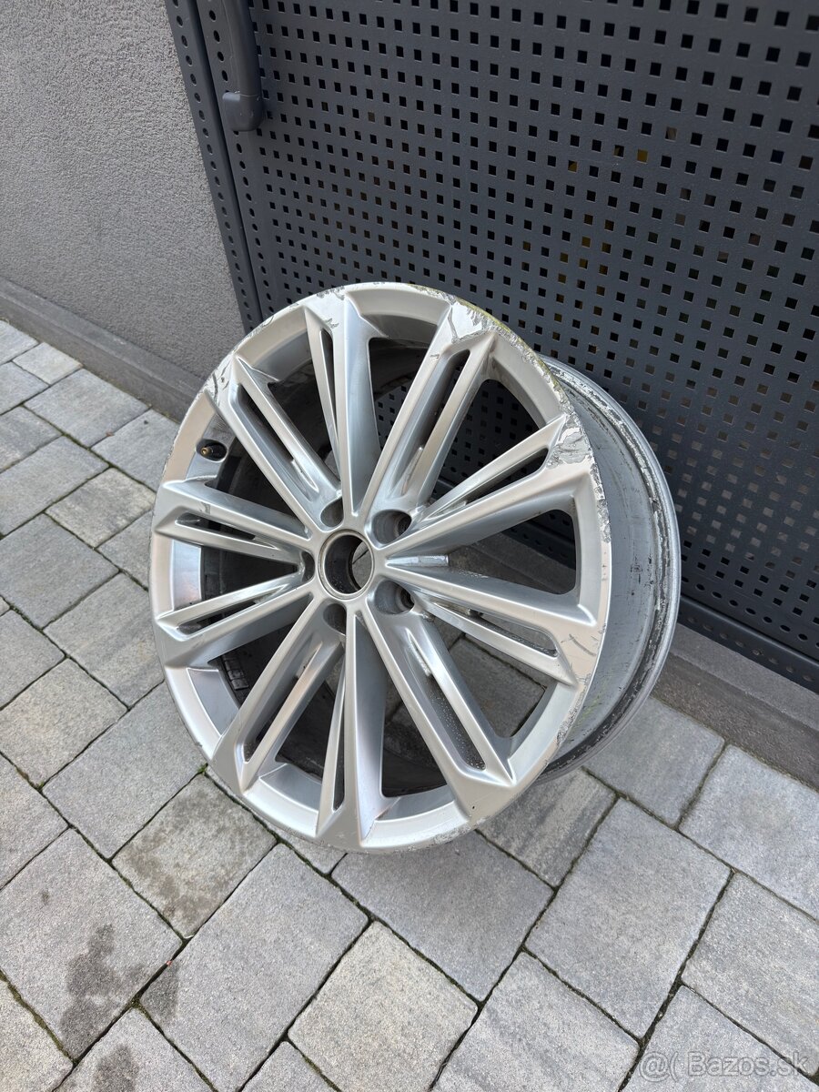 VW Verona r19 - 3